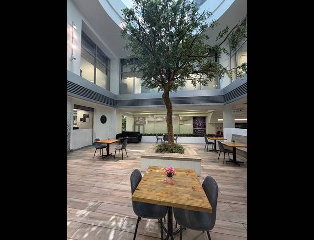 68M² BUILDING TO LET IN CLAREMONT